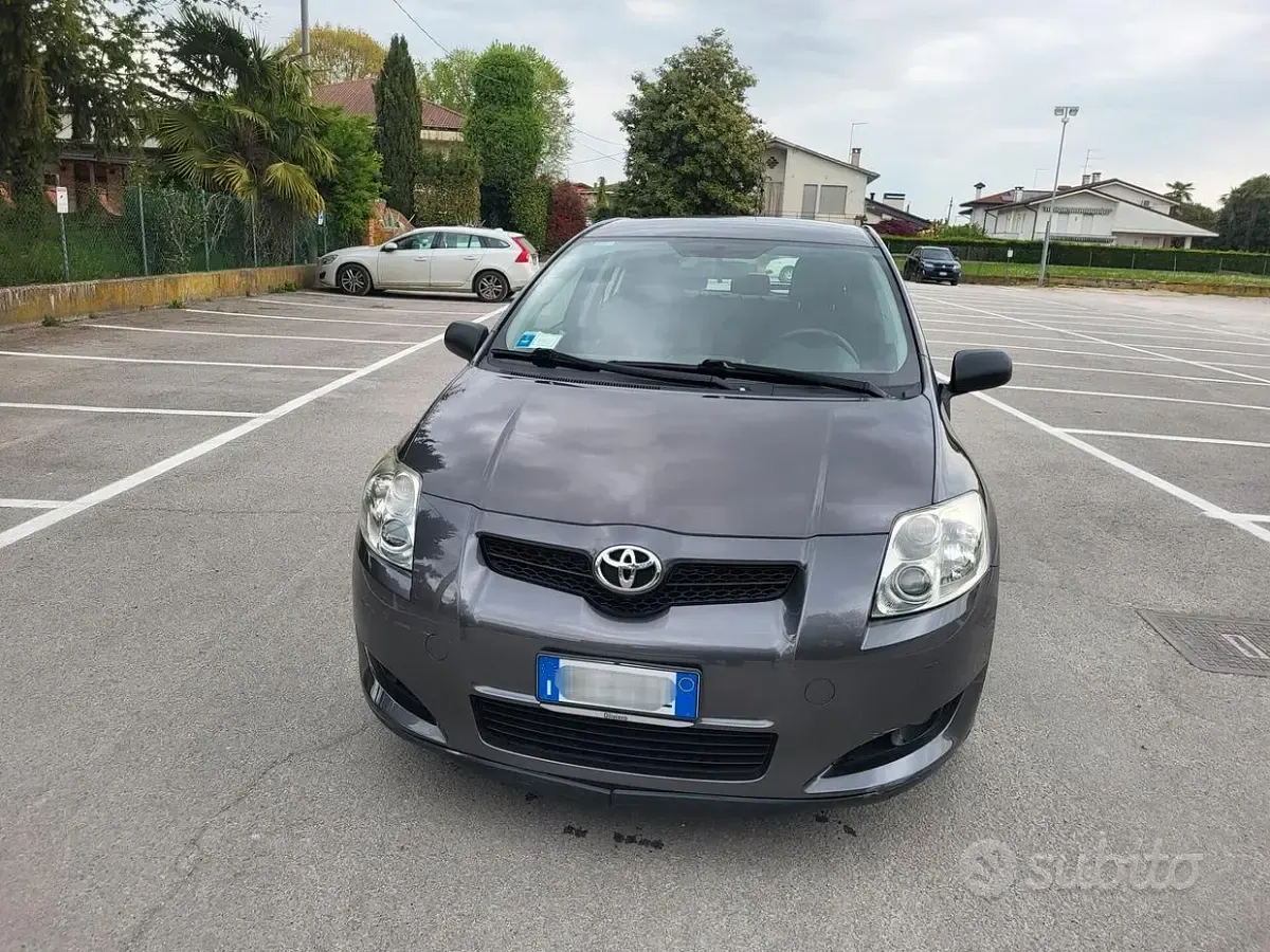 Usata Toyota Auris 97 CV (71 kW) 2008 Nero Utilitaria