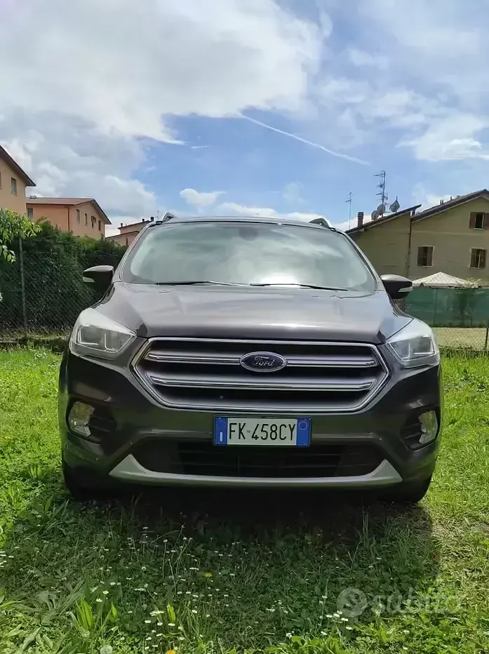 Usata Ford Kuga Titanium 120 CV (88 kW) 2017 Grigio SUV