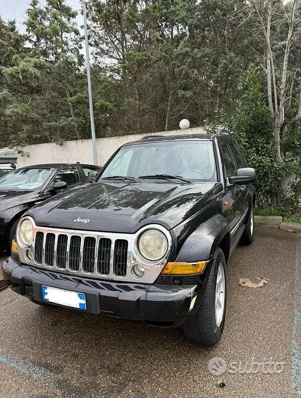 Nero Usata 2006 Jeep Cherokee SUV | 6000 € - Immagine 1/3