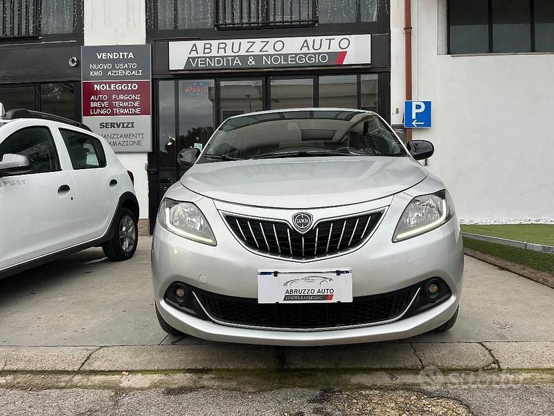 Usata Lancia Ypsilon Silver 69 CV (50 kW) 2021 Grigio Utilitaria