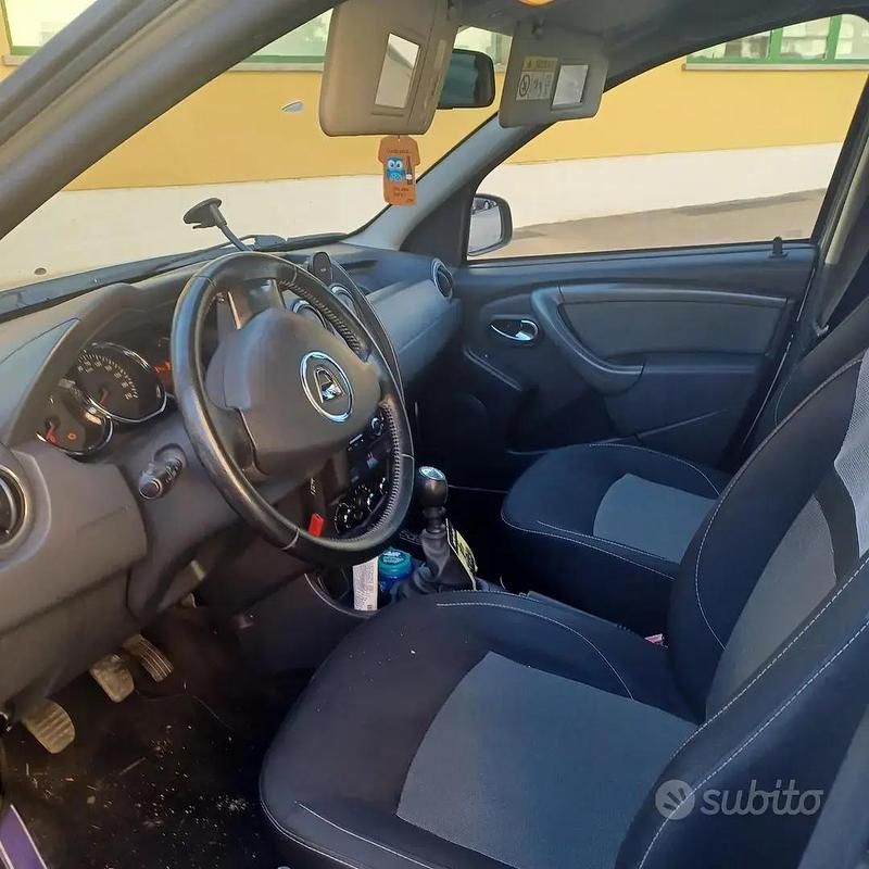 Usata Dacia Duster 110 CV (80 kW) 2016 Grigio SUV