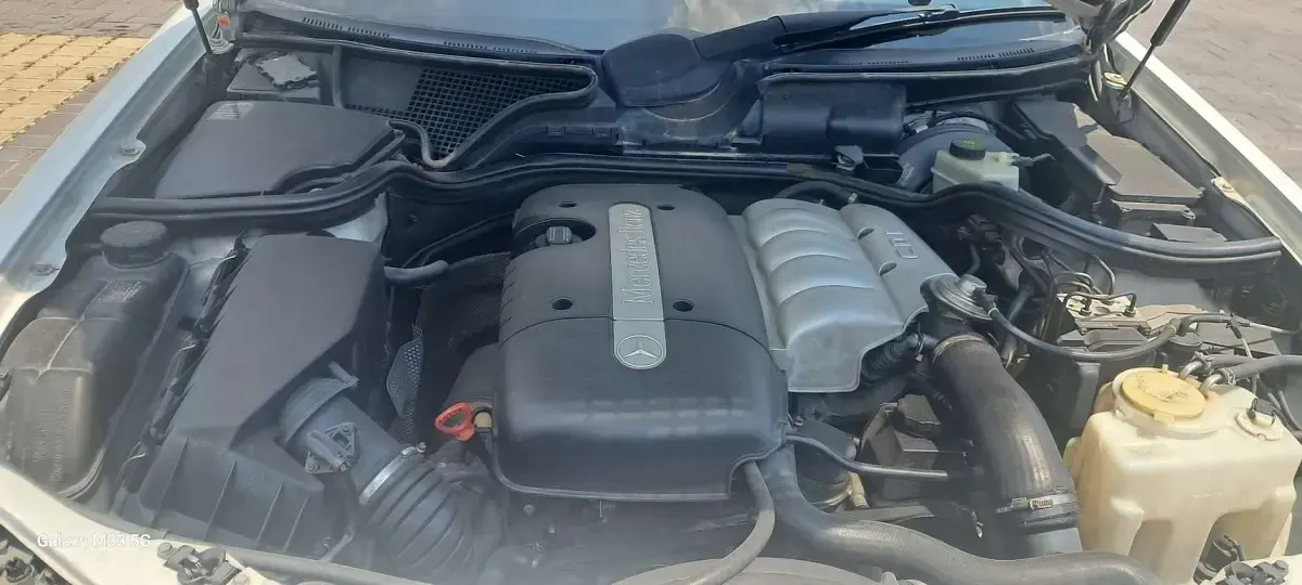 Usata Mercedes E220 Elegance 125 CV (91 kW) 1999 Berlina