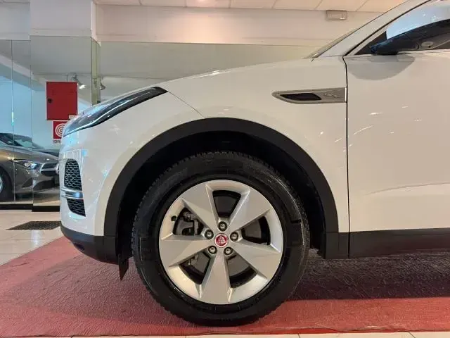 Usata Jaguar E-Pace R-Dynamic 180 CV (132 kW) 2019 Blu metallizzato SUV