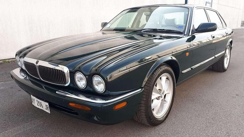 Usata Jaguar XJ8 Executive 284 CV (208 kW) 1998 Verde Berlina
