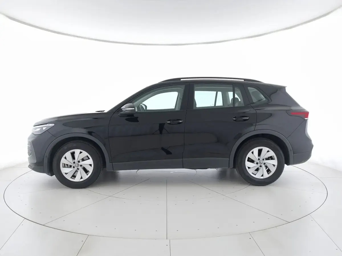 Usata VW Tiguan Life 150 CV (110 kW) 2025 Grenadill black metallizzato SUV