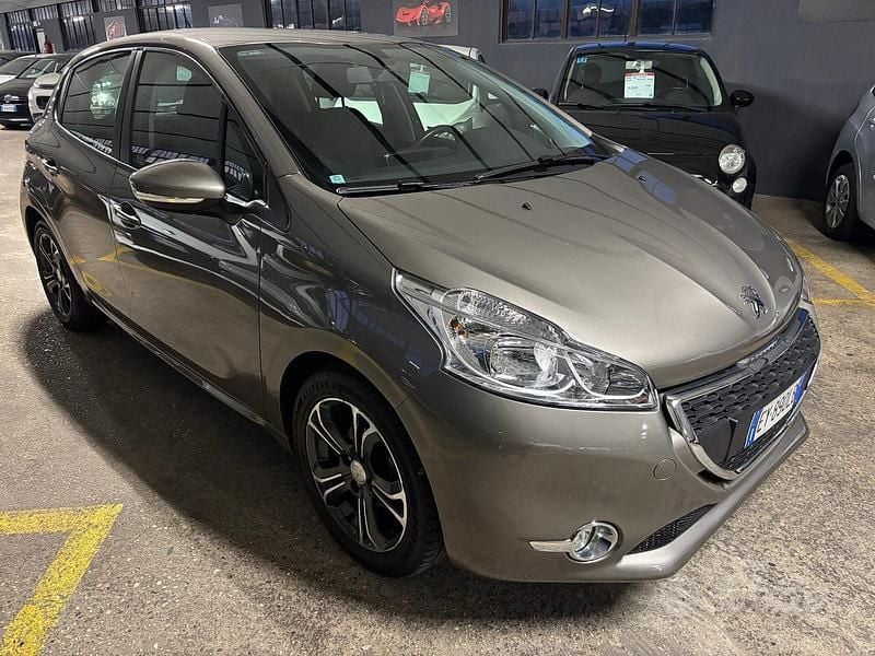 Usata Peugeot 208 Allure 82 CV (60 kW) 2015 Grigio Utilitaria