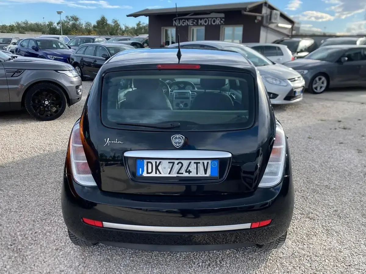 Usata Lancia Ypsilon 60 CV (44 kW) 2007 Nero Utilitaria