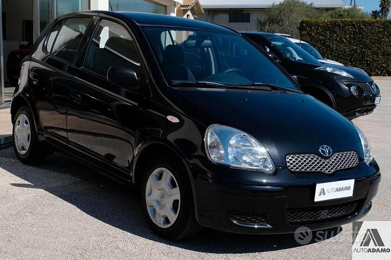 Usata Toyota Yaris 75 CV (55 kW) 2004 Nero Berlina