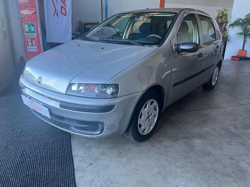 Usata Fiat Punto 60 CV (44 kW) 2001 Grigio metallizzato Utilitaria