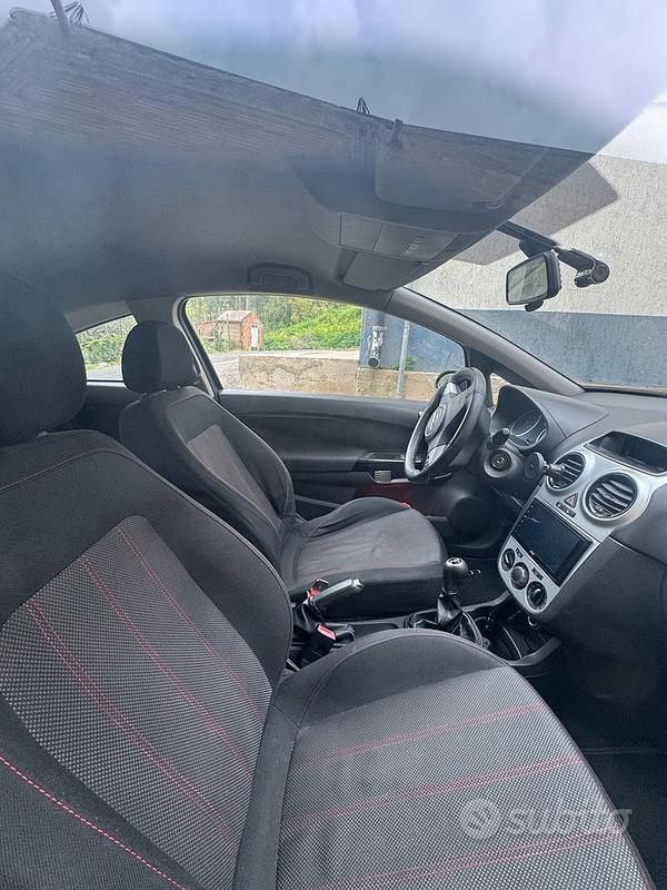 Usata Opel Corsa 75 CV (55 kW) 2009 Nero Utilitaria