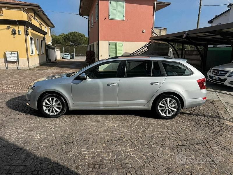 Usata Skoda Octavia Executive 110 CV (80 kW) 2017 Grigio Station wagon