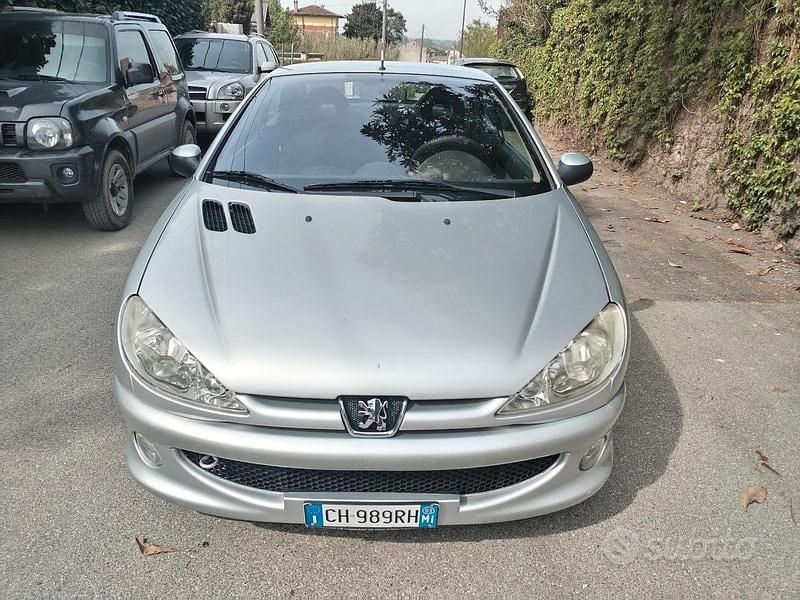 Usata Peugeot 206 CC 109 CV (80 kW) 2003 Grigio Cabrio