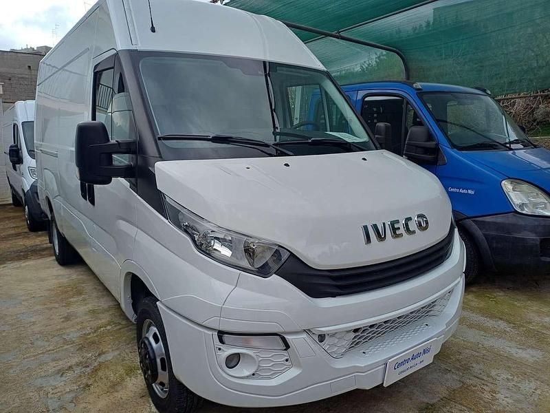 Usata Iveco Daily 140 CV (102 kW) 2017 Bianco Furgone