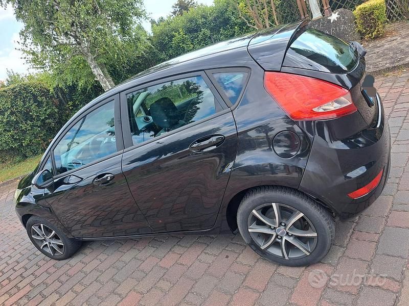 Usata Ford Fiesta 2010 Nero Utilitaria