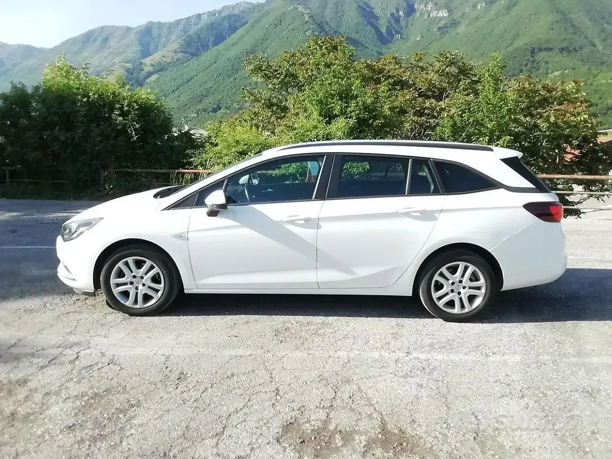 Usata Opel Astra 110 CV (80 kW) 2016 Bianco Station wagon