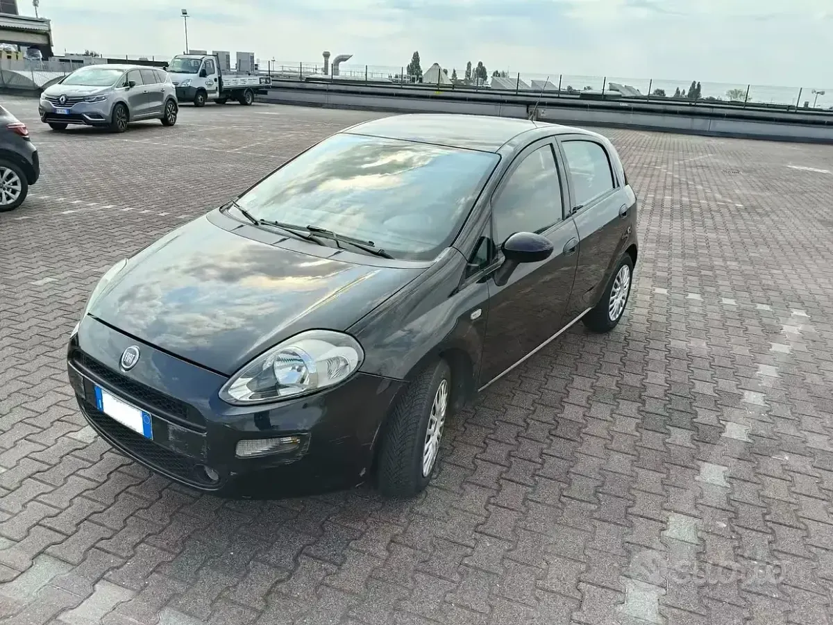 Usata Fiat Grande Punto 75 CV (55 kW) 2015 Nero Utilitaria