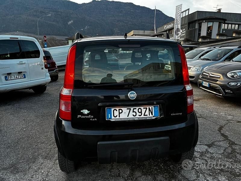 Usata Fiat Panda 4x4 Climbing 60 CV (44 kW) 2004 Nero Utilitaria