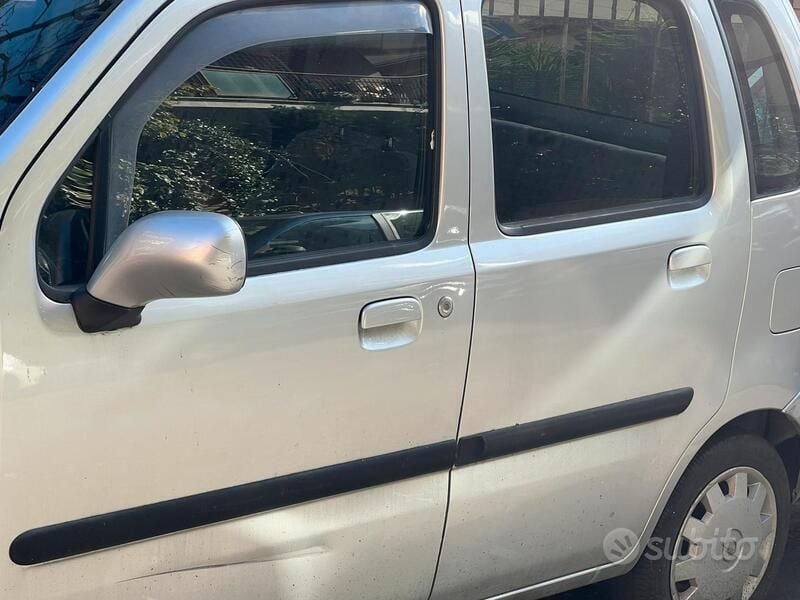 Usata Opel Agila 58 CV (42 kW) 2003 Grigio Utilitaria