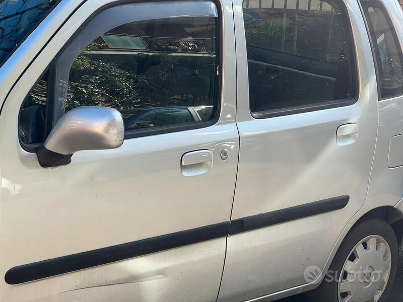 Usata Opel Agila 60 CV (44 kW) 2003 Grigio Utilitaria