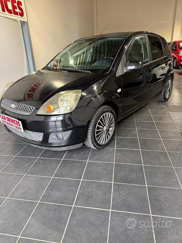 Usado Ford Fiesta 68 HP (50 kW) 2007 Preto Citadino