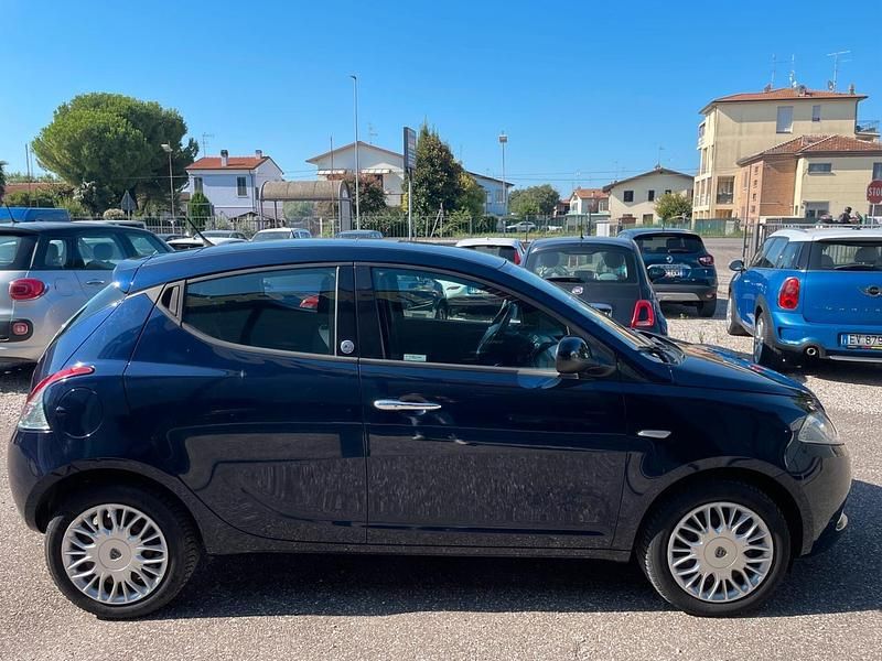 Usata Lancia Ypsilon Silver 69 CV (50 kW) 2016 Blu Utilitaria
