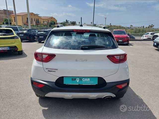 Usata Kia Stonic Style 84 CV (61 kW) 2022 Bianco SUV