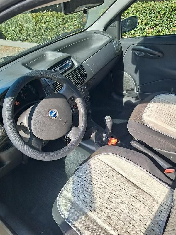 Usata Fiat Punto 69 CV (50 kW) 2007 Grigio Utilitaria