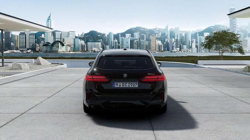 Usata BMW 520 M Sport 197 CV (144 kW) 2024 Black sapphire metallizzato Station wagon