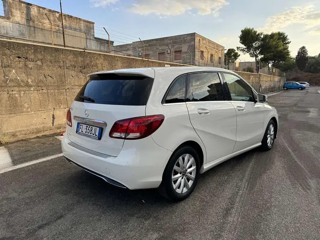 Usata Mercedes B180 Executive 109 CV (80 kW) 2017 Utilitaria