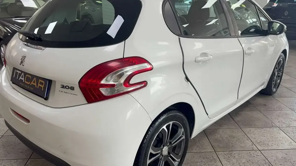 Usata Peugeot 208 Active 82 CV (60 kW) 2014 Bianco Utilitaria