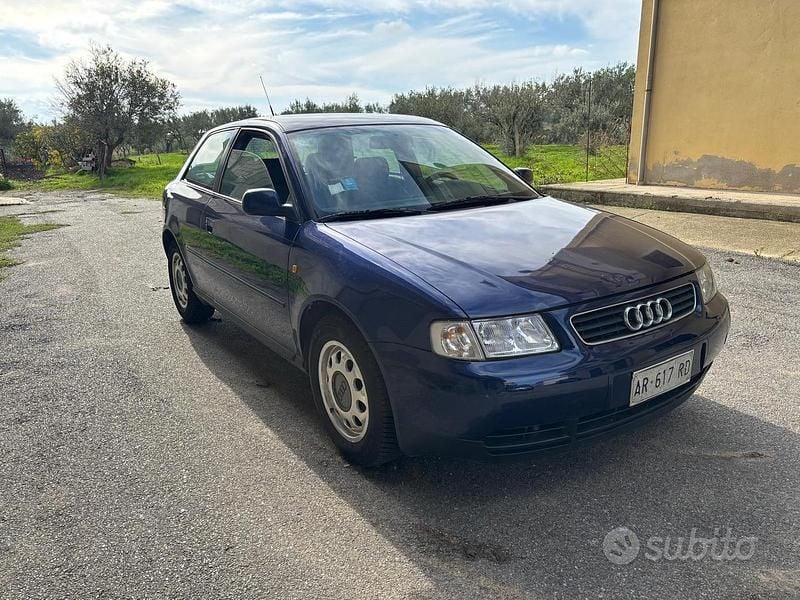 Blu Usata 1998 Audi A3 Tre volumi | 1800 € (Buon prezzo) - Immagine 1/4