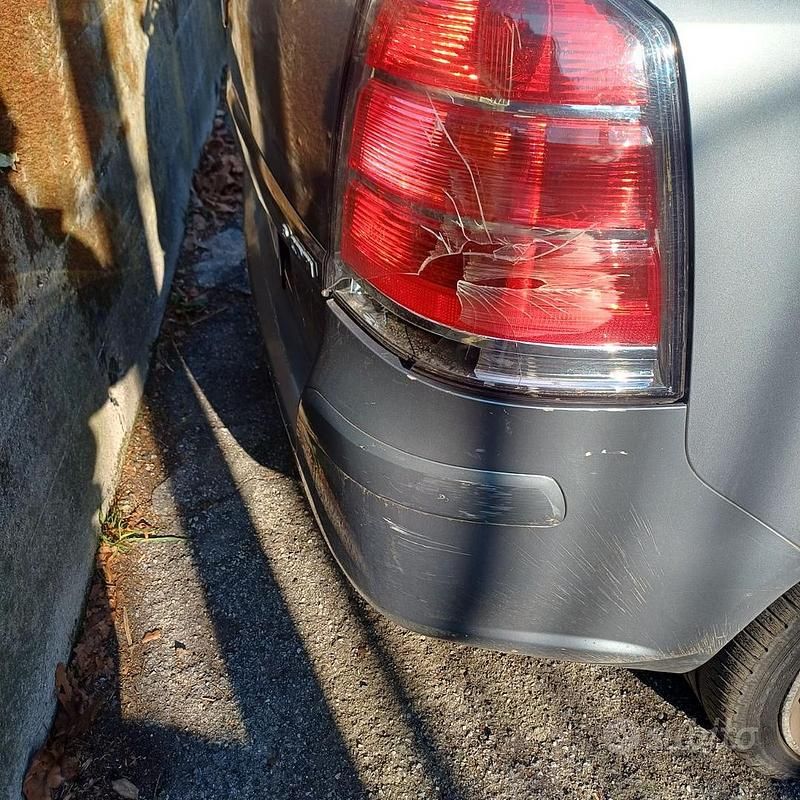 Usata Opel Zafira 2006 Grigio Monovolume