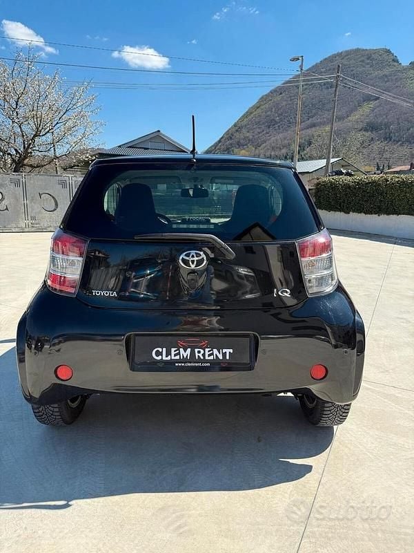 Usata Toyota iQ 90 CV (66 kW) 2009 Nero Utilitaria