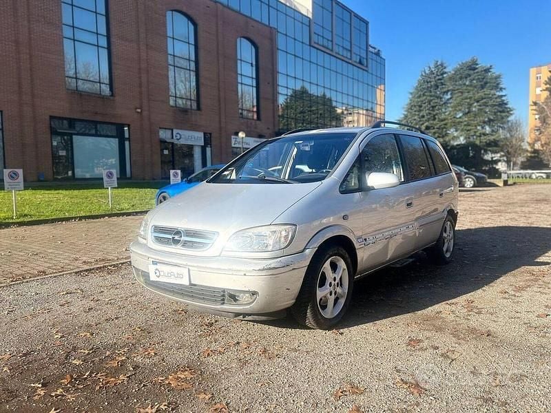 Grigio Usata 2005 Opel Zafira Design Edition Monovolume | 1990 € (Super prezzo) - Immagine 1/4