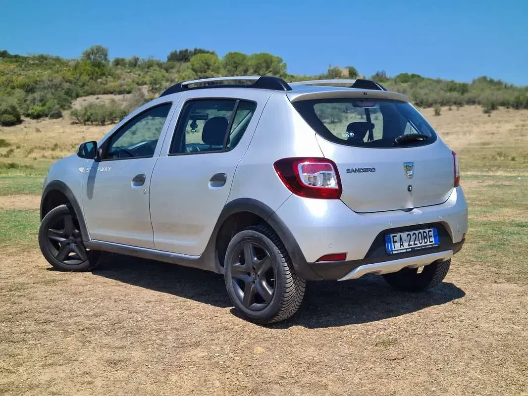 Occasion Dacia Sandero Prestige 90 ch (66 kW) 2015 Argent Berline