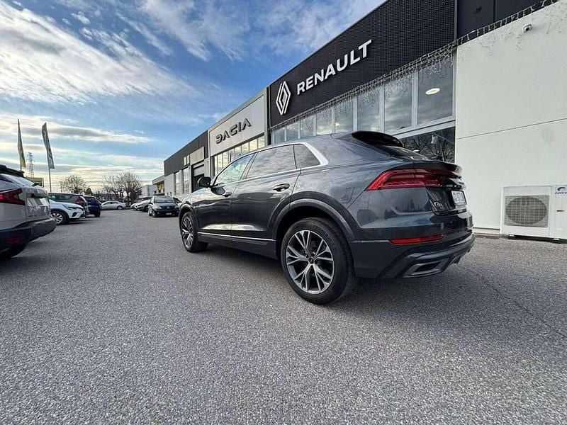 Usata Audi Q8 Sport 231 CV (169 kW) 2021 Grigio daytona SUV