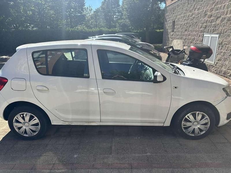 Usata Dacia Sandero Lauréate 75 CV (55 kW) 2013 Utilitaria