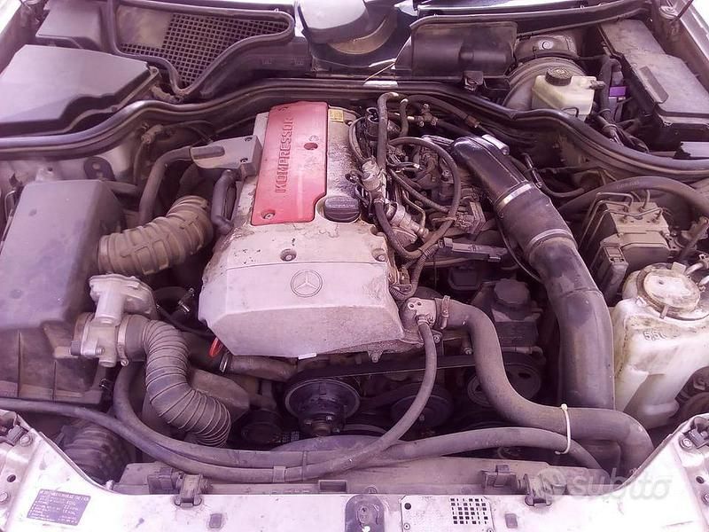 Usata Mercedes E200 186 CV (136 kW) 1998 Grigio Berlina