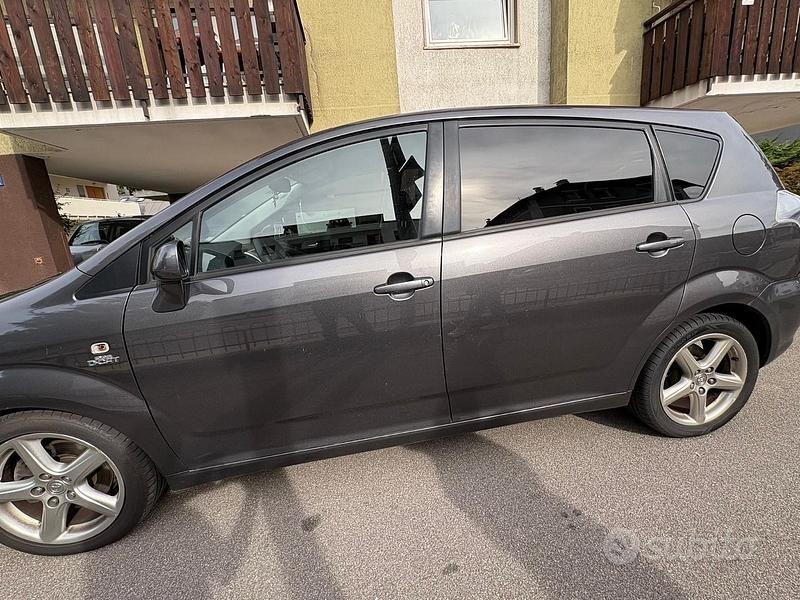 Usata Toyota Corolla Verso 136 CV (100 kW) 2008 Marrone Monovolume