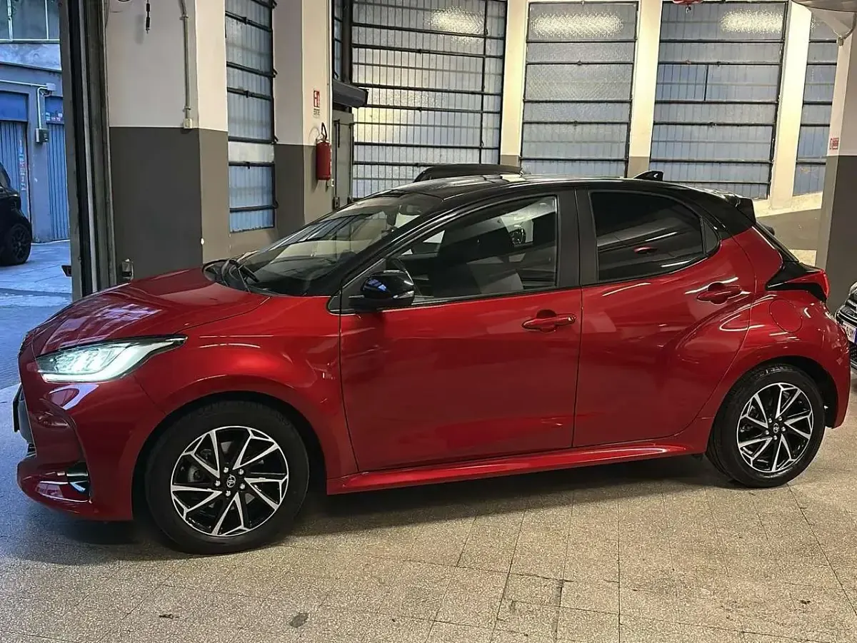 Usata Toyota Yaris Hybrid Style 92 CV (67 kW) 2022 Rosso Berlina