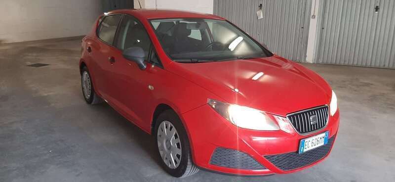 Rosso Usata 2010 Seat Ibiza Tre volumi | 3000 € (Ottimo prezzo) - Immagine 1/4