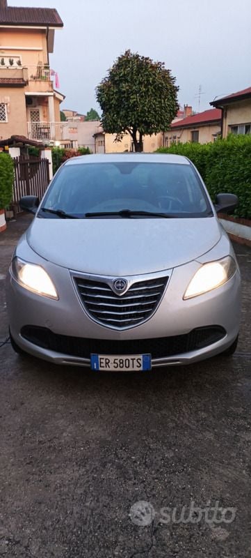 Usata Lancia Ypsilon 69 CV (50 kW) 2013 Grigio Utilitaria