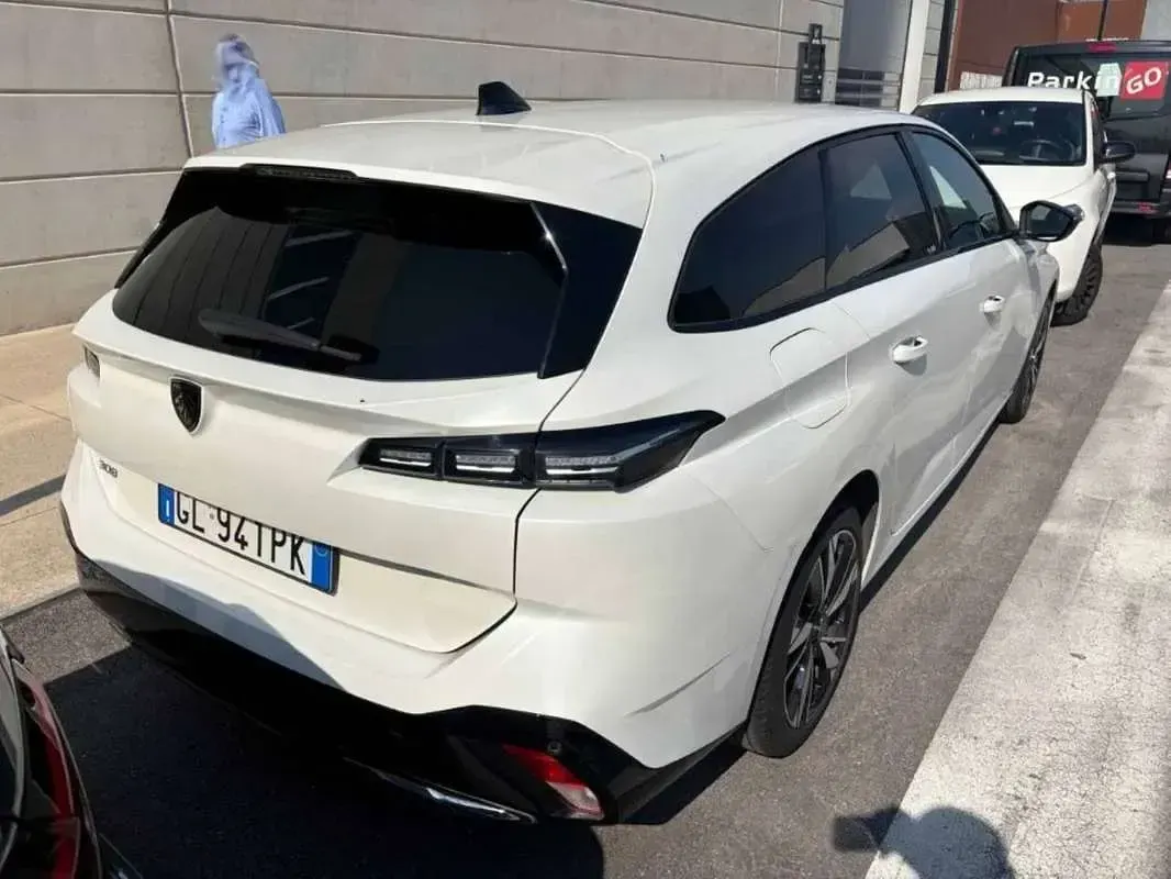 Usata Peugeot 308 SW Allure 131 CV (96 kW) 2022 Bianco Station wagon