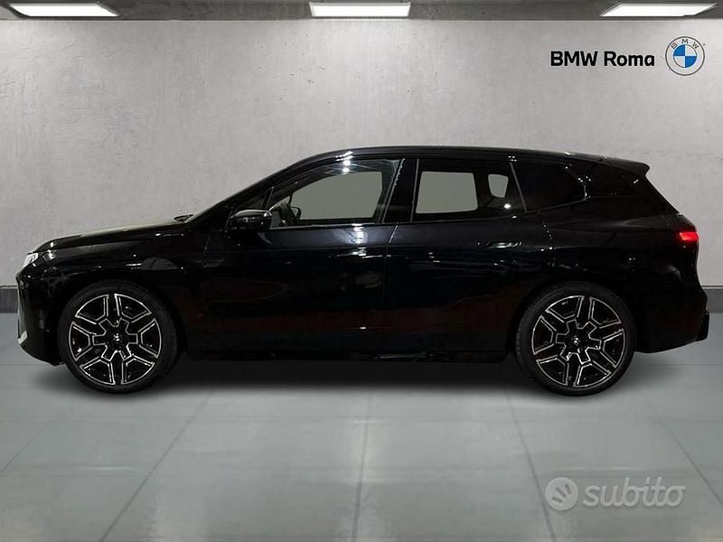 Usata BMW iX Comfort Edition 400 kW (544 CV) 2024 Black sapphire metallic SUV