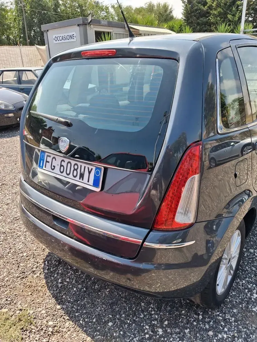 Usata Lancia Musa 89 CV (65 kW) 2009 Grigio Monovolume
