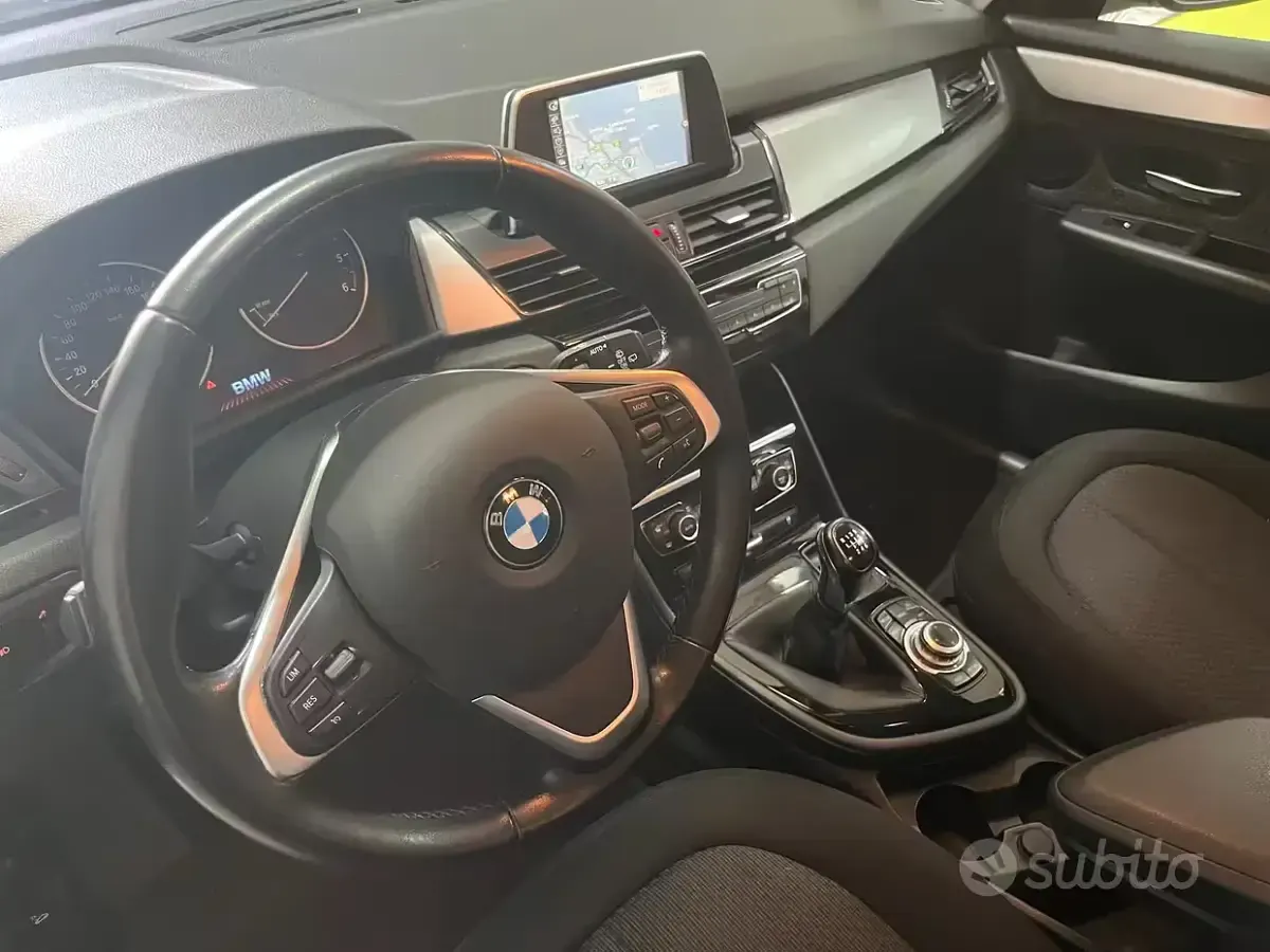 Usata BMW 218 Luxury Line 150 CV (110 kW) 2015 Blu Station wagon