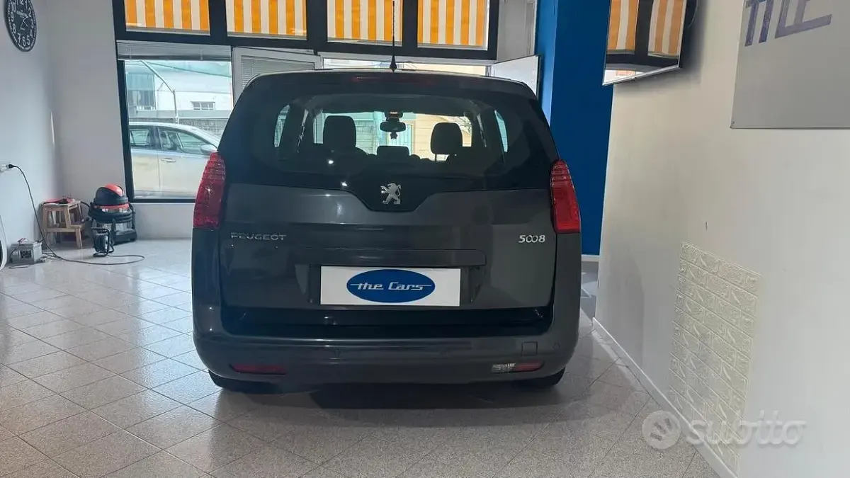Usata Peugeot 5008 Premium 109 CV (80 kW) 2010 Nero Monovolume