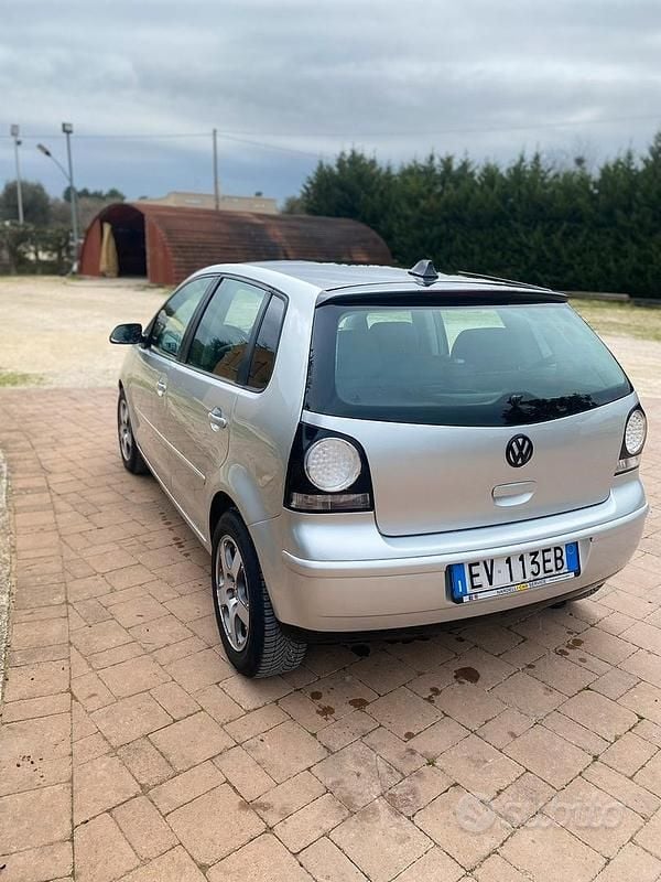 Usata VW Polo Sportline 69 CV (50 kW) 2007 Grigio Utilitaria
