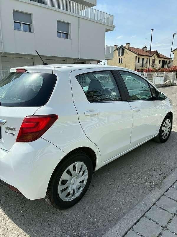 Usata Toyota Yaris Cool 69 CV (50 kW) 2015 Utilitaria
