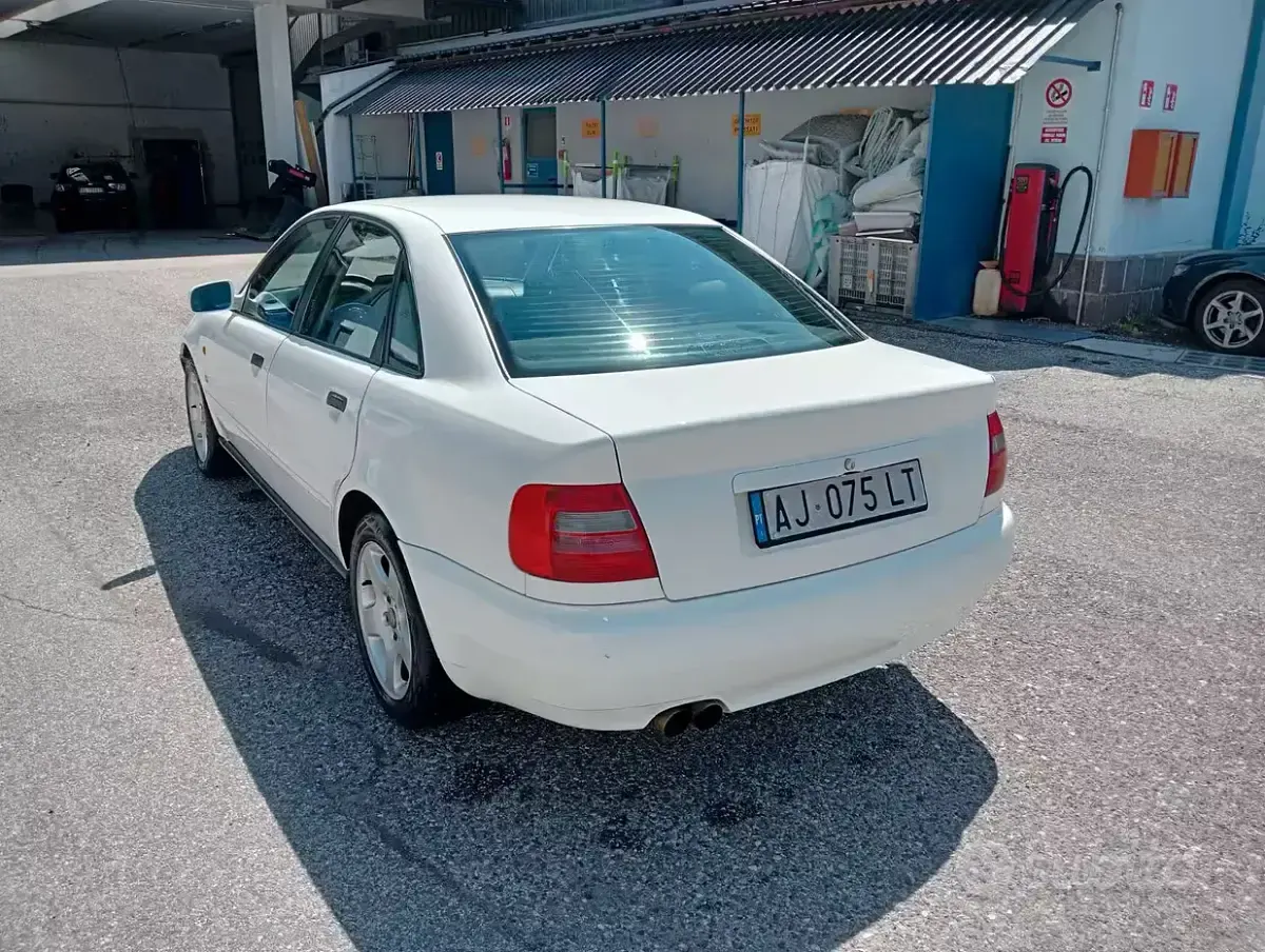 Usata Audi A4 S-Line 150 CV (110 kW) 1995 Bianco Berlina